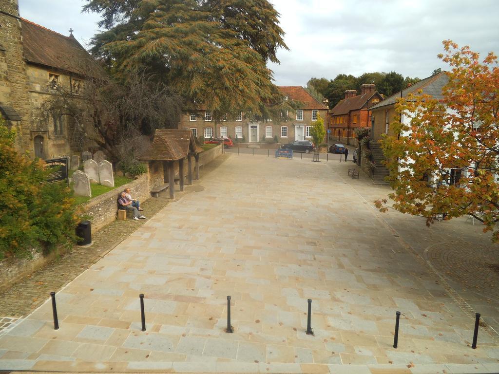The Swan Inn Midhurst Oda fotoğraf